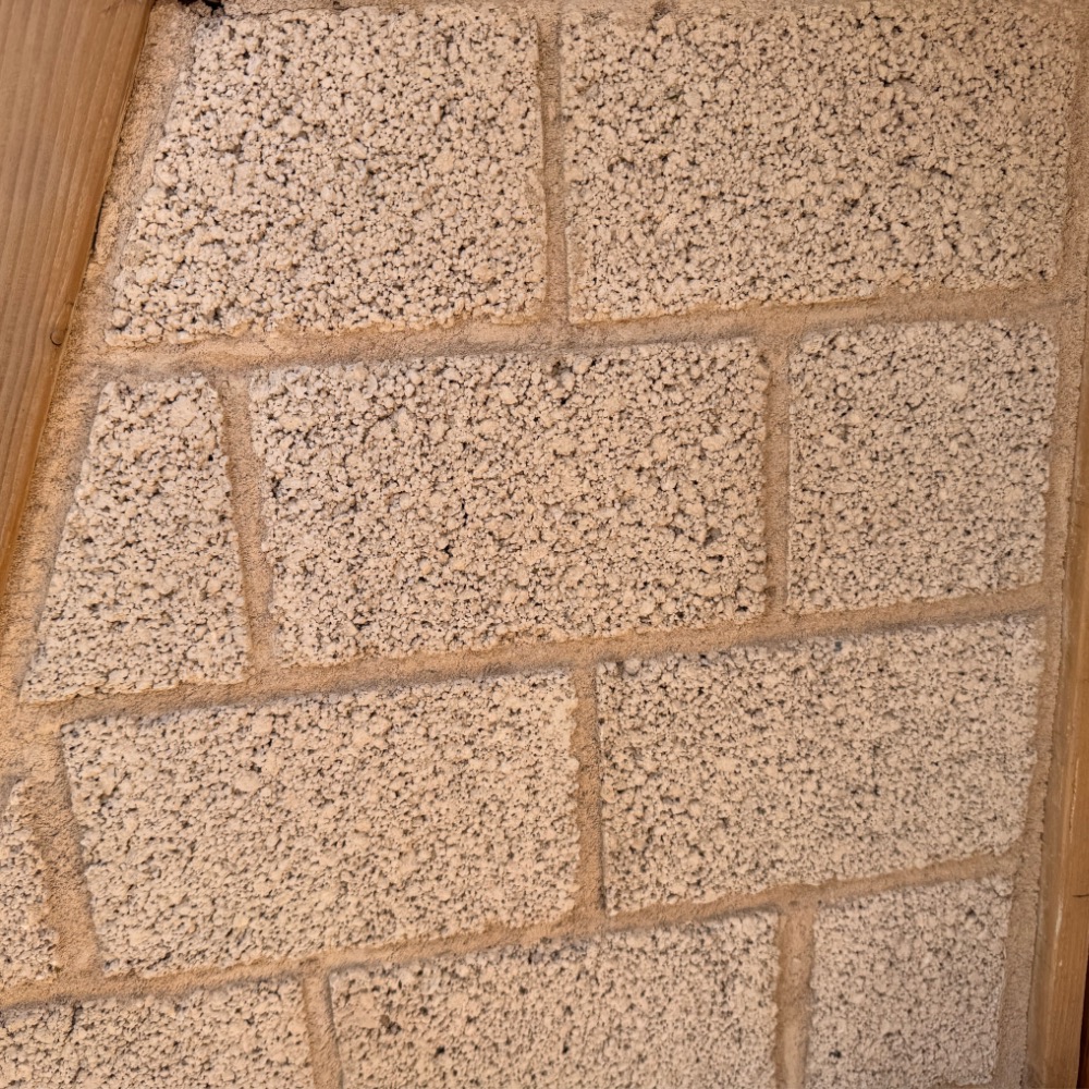 Dlaczego pumeks wygrywa z perlitem w renowacji starych domów?